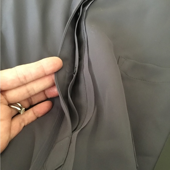 NWT Simply Vera Wong Hidden Button Front Top - Picture 4 of 7